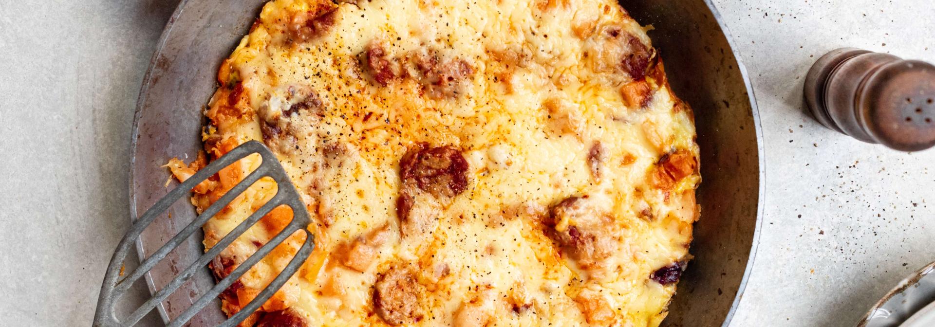 Zoete aardappel tortilla met vegan chorizo