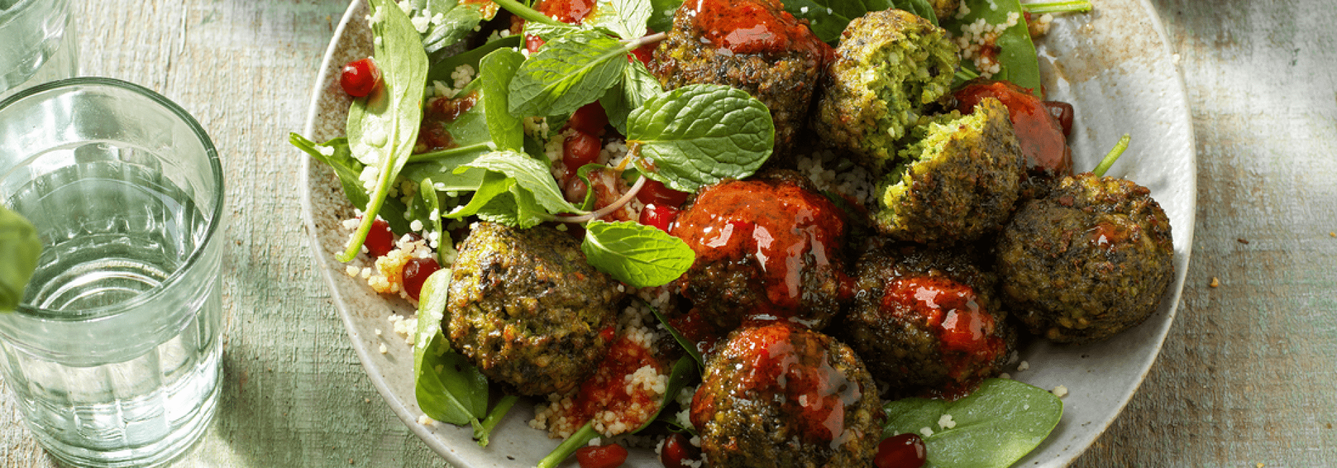 Quinoa Salade met Falafel Spinazie