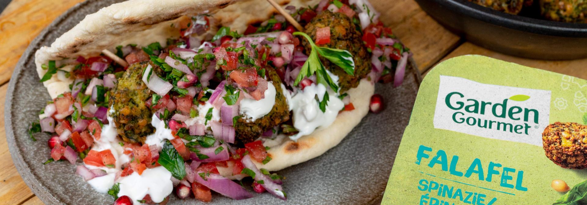 Falafel naan wrap