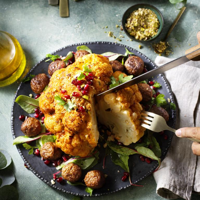 Geroosterde Bloemkool Met Falafel (handen) Geroosterde Bloemkool Met Falafel (handen)