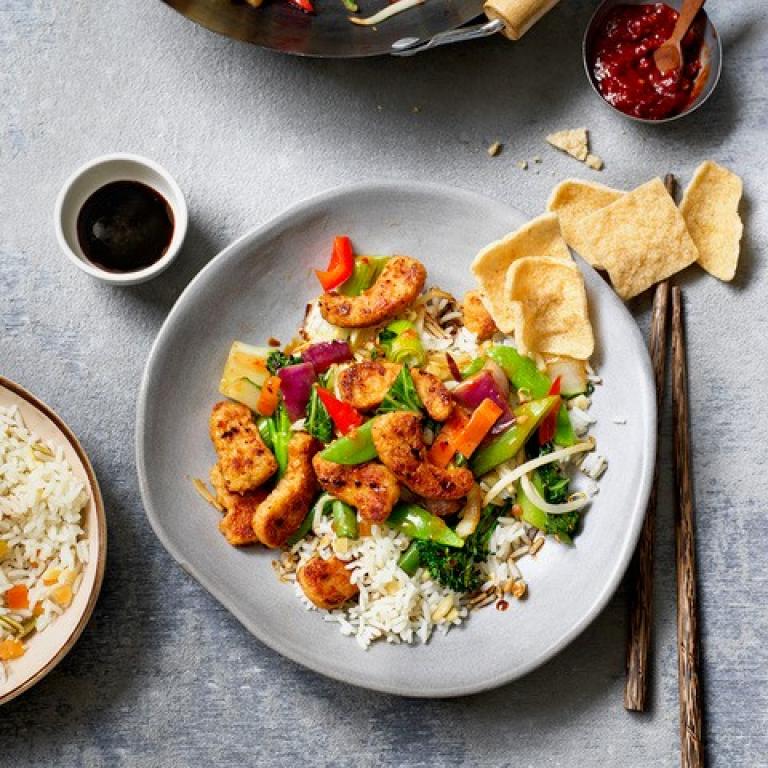 Chinese roerbak met vegetarische gegrilde stukjes Chinese roerbak met vegetarische gegrilde stukjes