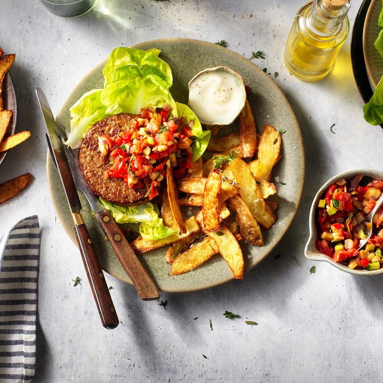 Geen verspilling Sensationele hamburger met Ailoli en aardappelschillen