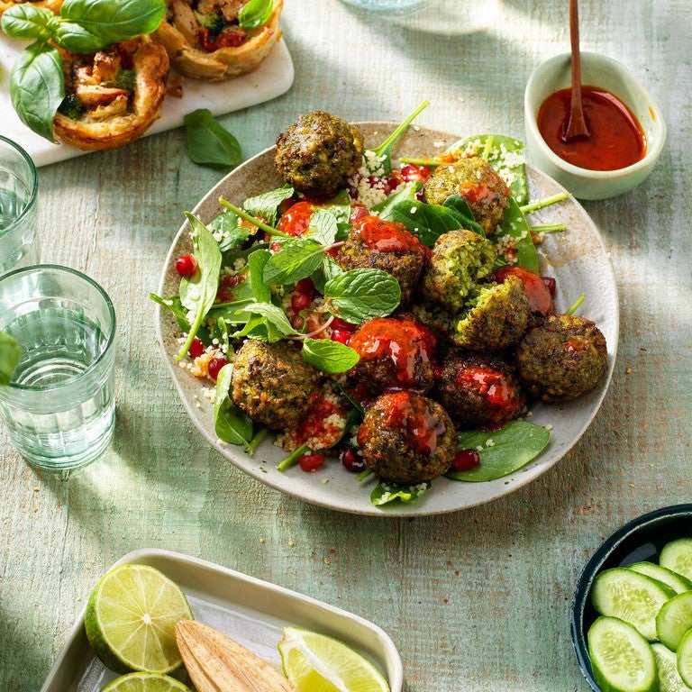 Quinoasalade met falafel spinazie