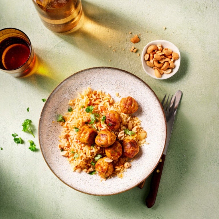 Curry with vegetable balls and rice