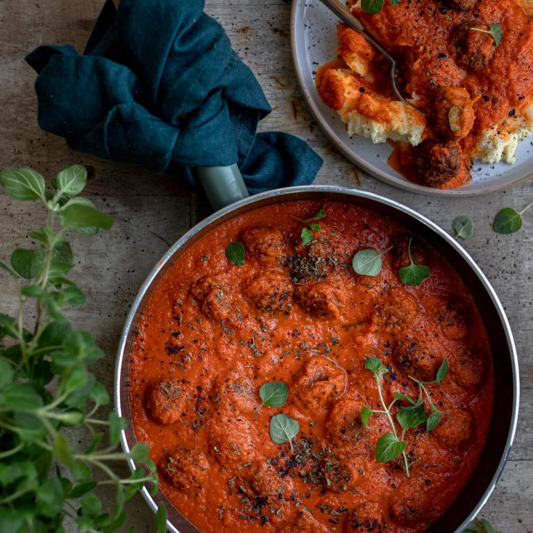 Boulettes à la sauce tomate et purée Boulettes à la sauce tomate et purée