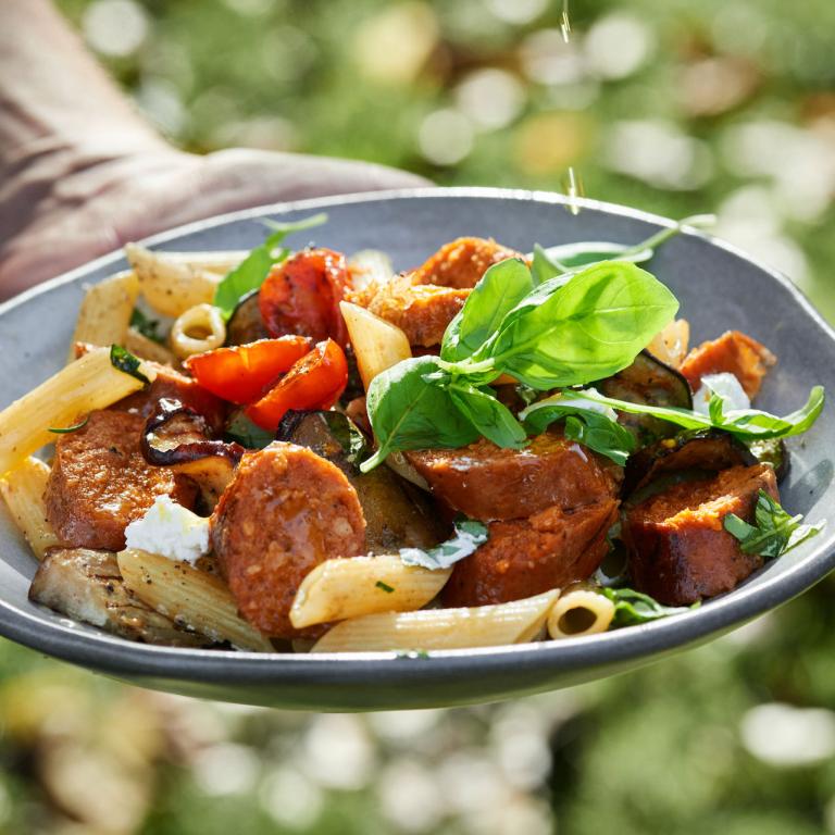 Vegetarische zomerse pastasalade met chorizo Garden Gourmet