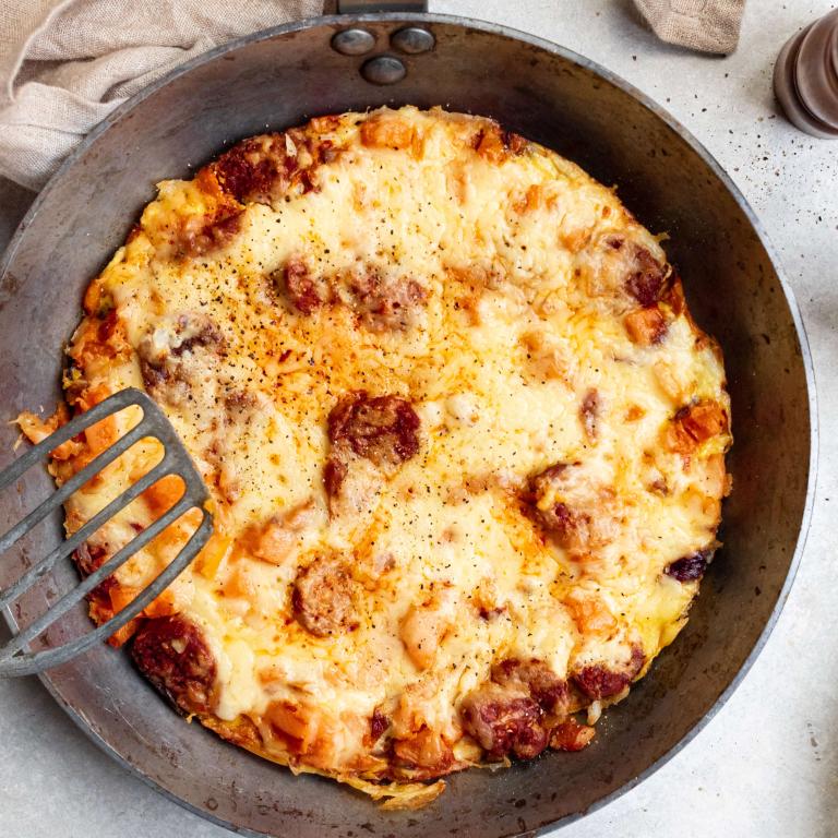 Zoete aardappel tortilla met vegan chorizo