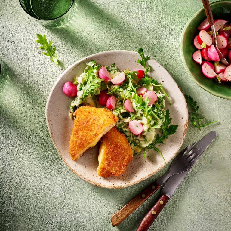 Voorjaars rucolastamppot met Kaasschnitzel